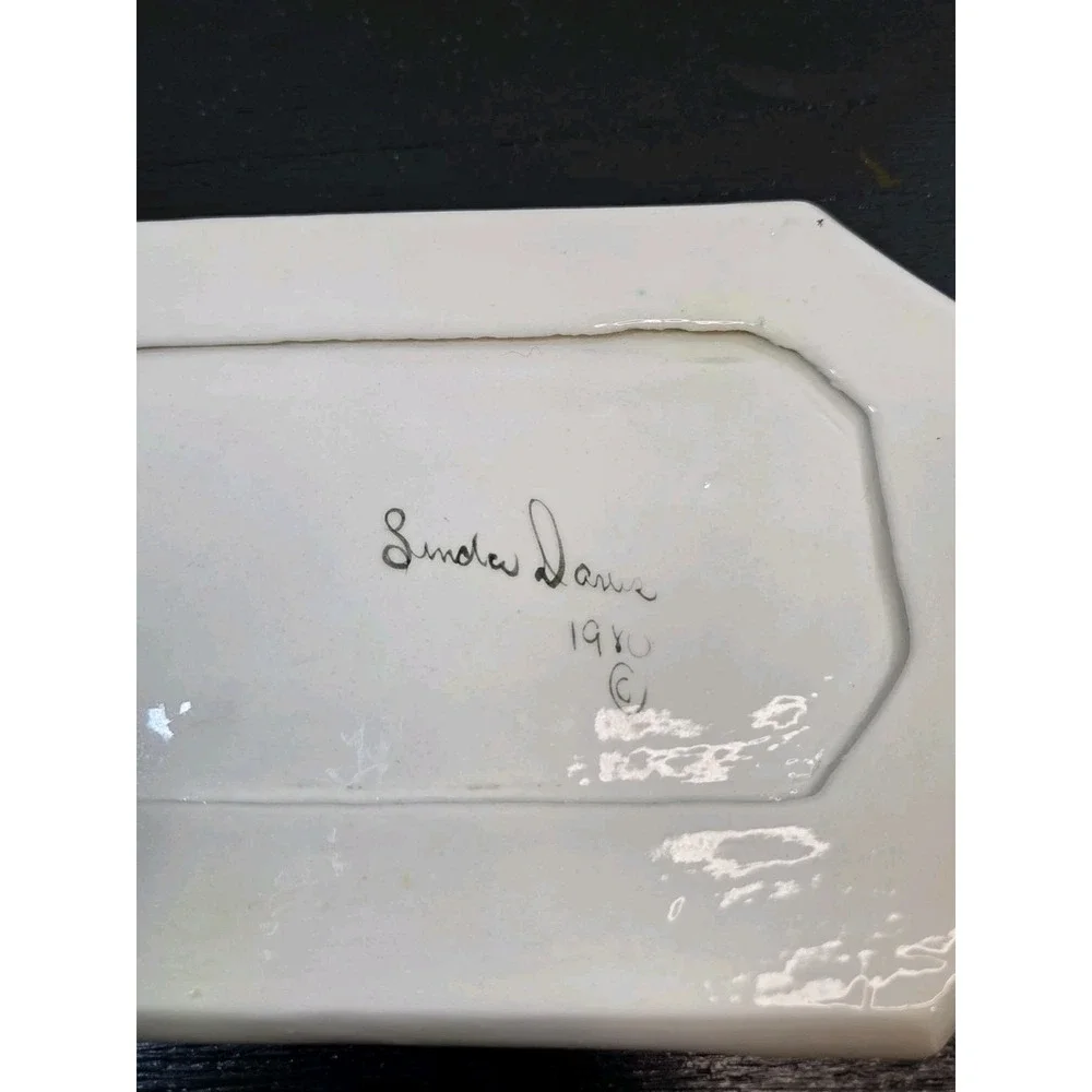 Vintage handpainted Signed 1980 Linda Davis‎ Decorative Plate 